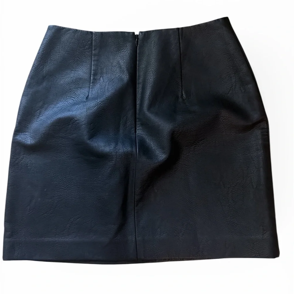 Club Monaco Black Faux Leather Mini Skirt - Picture 4 of 8